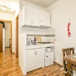 Nicolo, Pied-A-Terre Al Vaticano